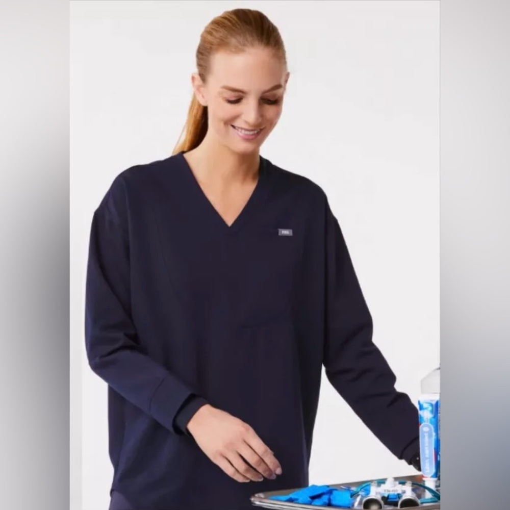 Figs - Halle Long Sleeve Scrub Top Navy XXS